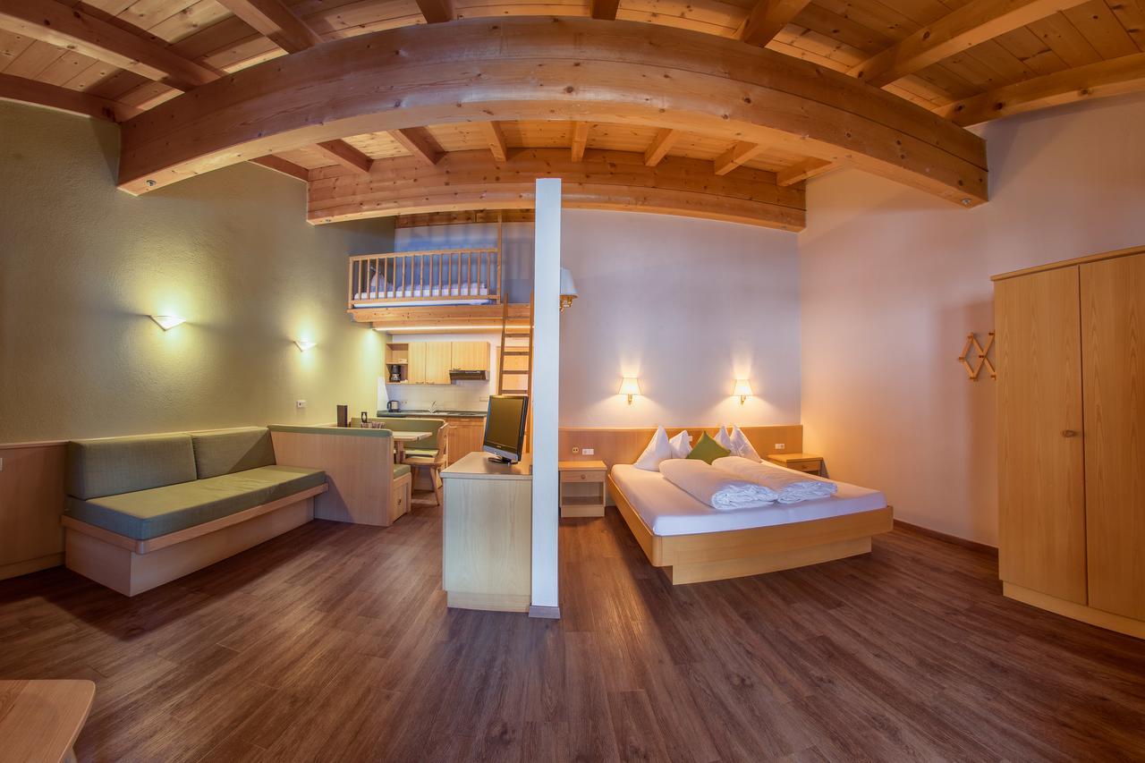 Mountain Living Apartments St. Valentin auf der Haid Exteriör bild